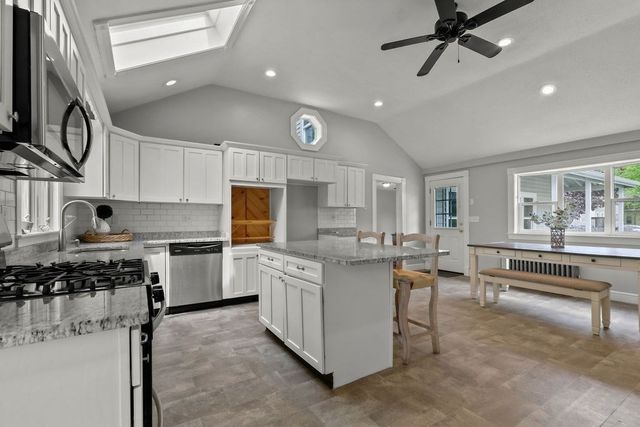 26 Bacon Sq, Plainville, MA 02762
