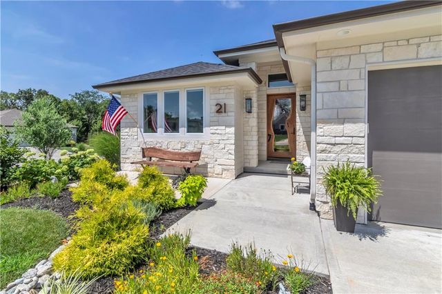 21 Bison Falls Circle, Lake Winnebago, MO 64034