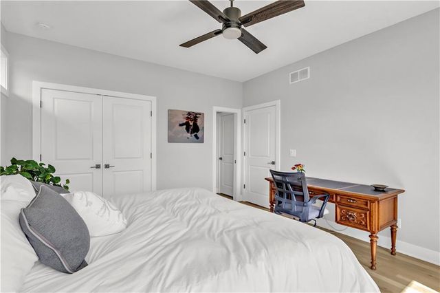 21 Bison Falls Circle, Lake Winnebago, MO 64034