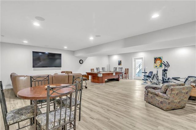 21 Bison Falls Circle, Lake Winnebago, MO 64034