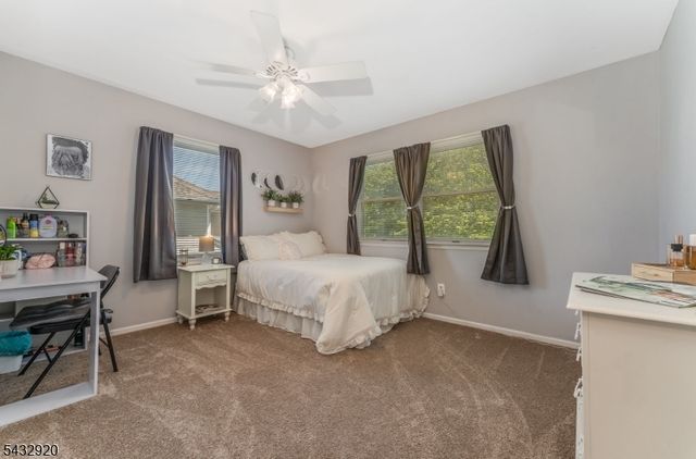 34 Pond Ridge Dr, Clinton Town, NJ 08809