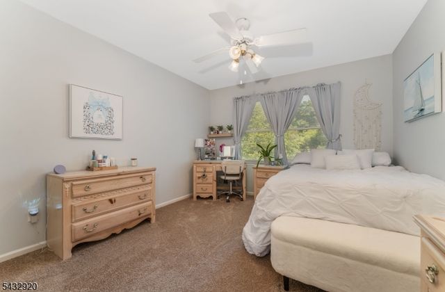 34 Pond Ridge Dr, Clinton Town, NJ 08809