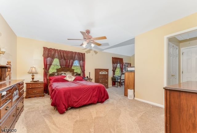 34 Pond Ridge Dr, Clinton Town, NJ 08809