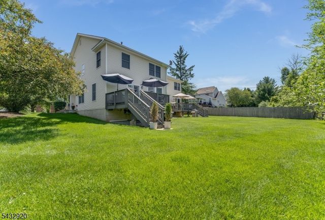 34 Pond Ridge Dr, Clinton Town, NJ 08809