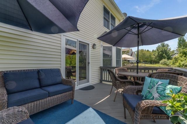 34 Pond Ridge Dr, Clinton Town, NJ 08809