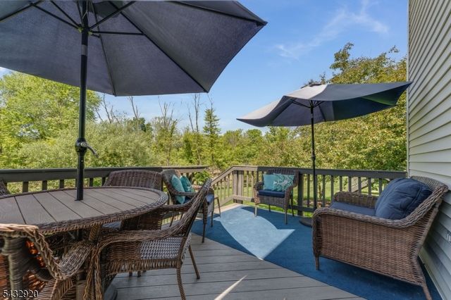 34 Pond Ridge Dr, Clinton Town, NJ 08809