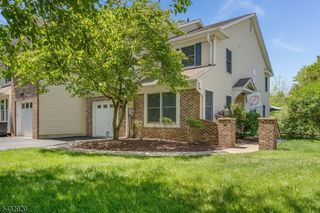 34 Pond Ridge Dr, Clinton Town, NJ 08809