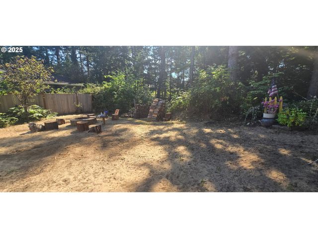 21500 Birch Pl, Ocean Park, WA 98640