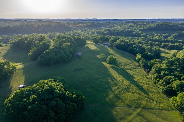 3210 Morel Rd, Columbia, TN 38401