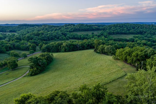 3210 Morel Rd, Columbia, TN 38401
