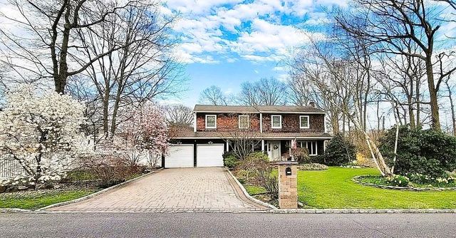 2811 Pine Avenue, Ronkonkoma, NY 11779