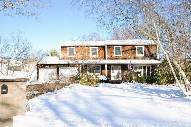 2811 Pine Avenue, Ronkonkoma, NY 11779
