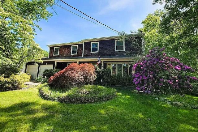 2811 Pine Avenue, Ronkonkoma, NY 11779