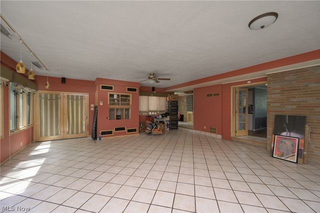 242 Elvira Court, Mcdonald, OH 44437