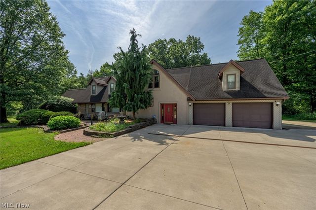 242 Elvira Court, Mcdonald, OH 44437