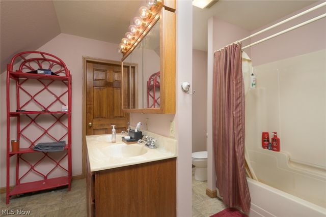 242 Elvira Court, Mcdonald, OH 44437