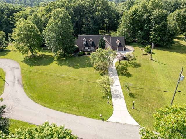 242 Elvira Court, Mcdonald, OH 44437