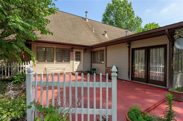 242 Elvira Court, Mcdonald, OH 44437