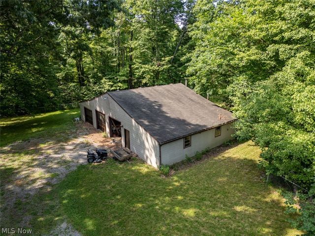 242 Elvira Court, Mcdonald, OH 44437