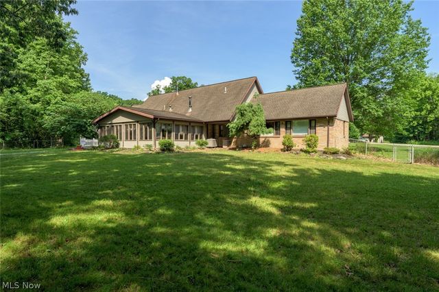 242 Elvira Court, Mcdonald, OH 44437