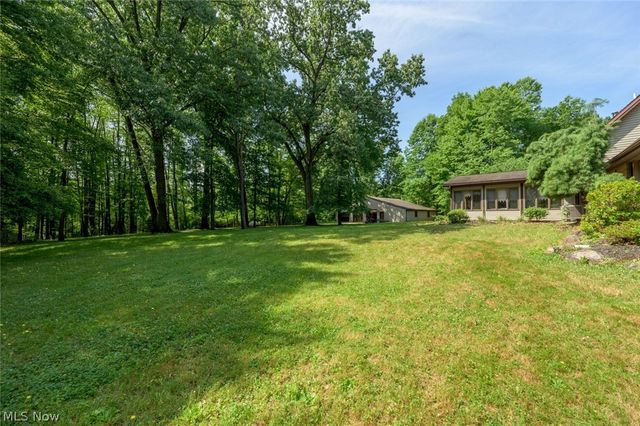 242 Elvira Court, Mcdonald, OH 44437