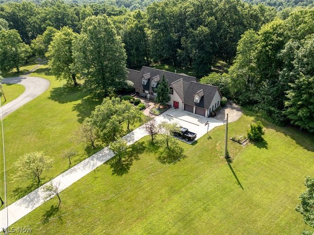 242 Elvira Court, Mcdonald, OH 44437