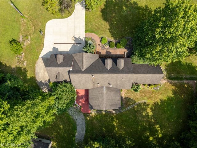 242 Elvira Court, Mcdonald, OH 44437