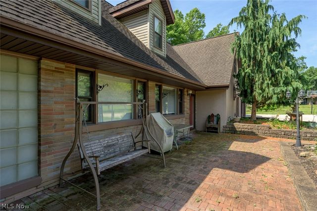 242 Elvira Court, Mcdonald, OH 44437