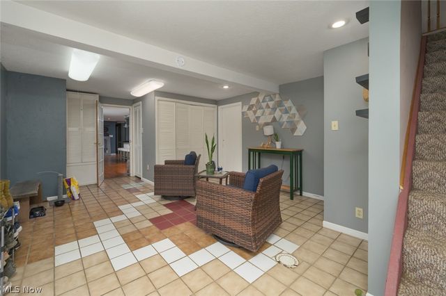 242 Elvira Court, Mcdonald, OH 44437