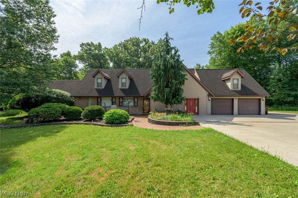 242 Elvira Court, Mcdonald, OH 44437