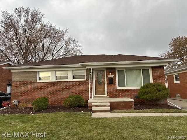 24725 Adlai Avenue, Eastpointe, MI 48021