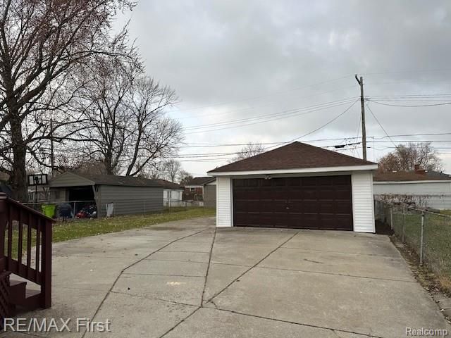 24725 Adlai Avenue, Eastpointe, MI 48021