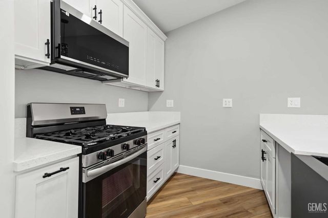 402 El Fuerte Avenue, Bakersfield, CA 93307