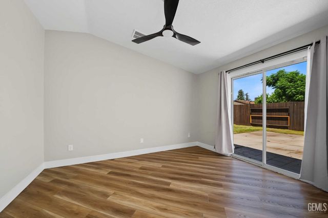 402 El Fuerte Avenue, Bakersfield, CA 93307