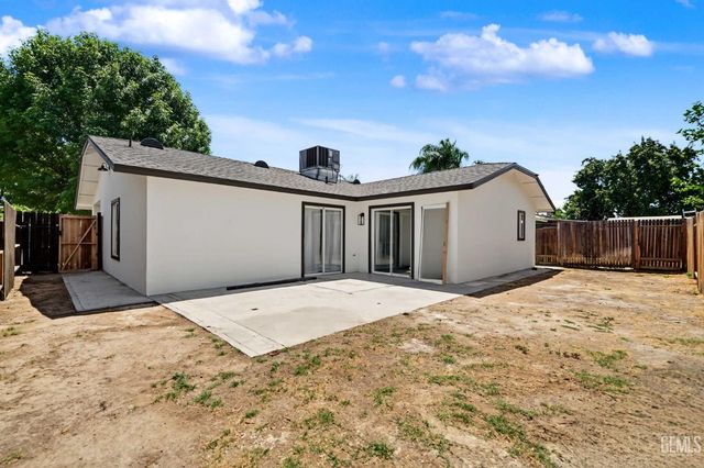 402 El Fuerte Avenue, Bakersfield, CA 93307