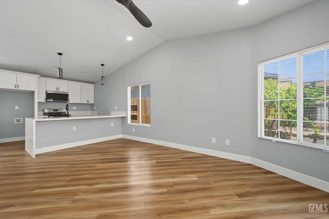402 El Fuerte Avenue, Bakersfield, CA 93307