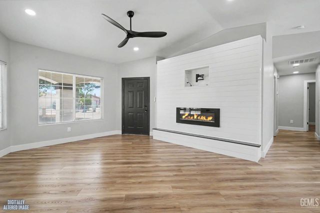 402 El Fuerte Avenue, Bakersfield, CA 93307