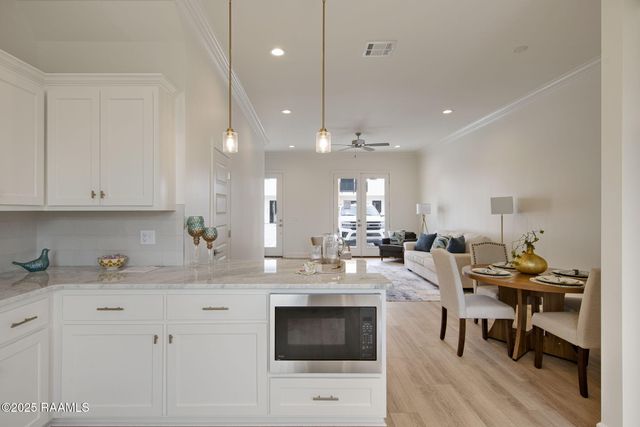 1510 Kaliste Saloom 202, Lafayette, LA 70508