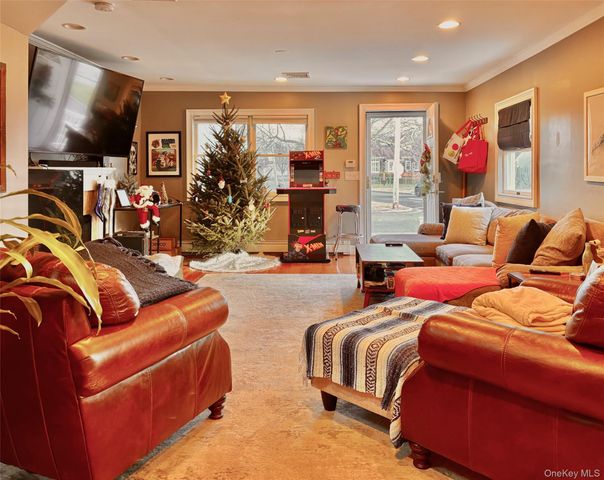 33 Central Avenue, Amityville, NY 11701