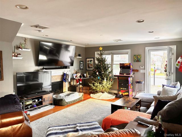 33 Central Avenue, Amityville, NY 11701