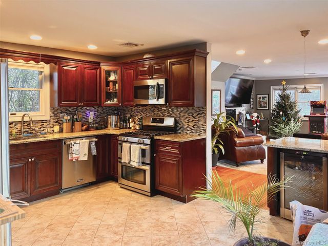 33 Central Avenue, Amityville, NY 11701