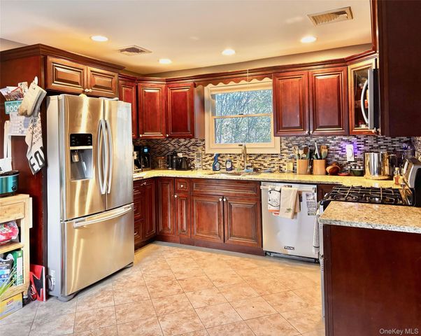 33 Central Avenue, Amityville, NY 11701