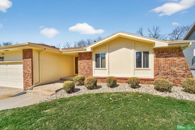 15818 Nottingham Drive, Omaha, NE 68118