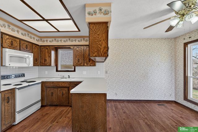 15818 Nottingham Drive, Omaha, NE 68118