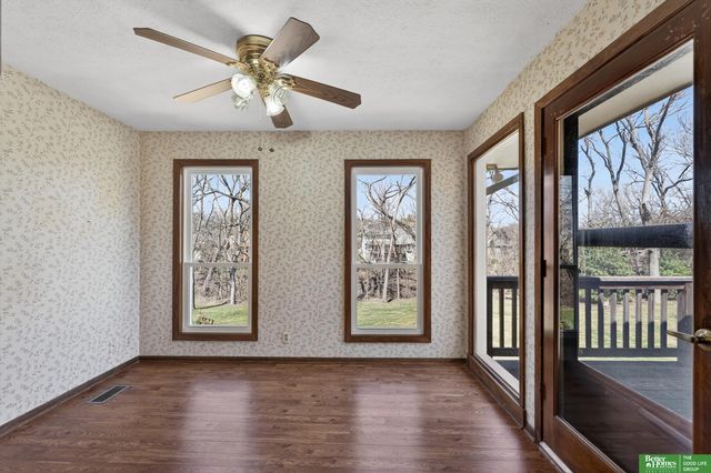 15818 Nottingham Drive, Omaha, NE 68118