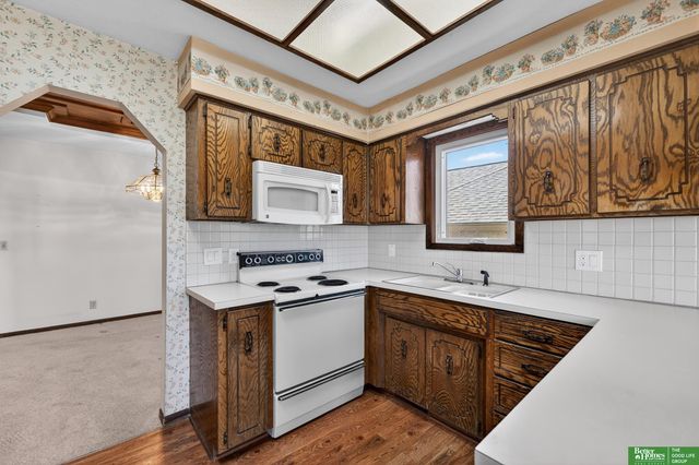 15818 Nottingham Drive, Omaha, NE 68118