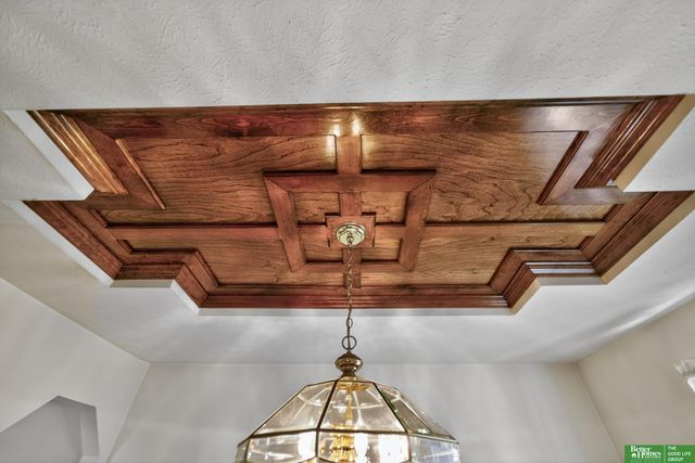 15818 Nottingham Drive, Omaha, NE 68118