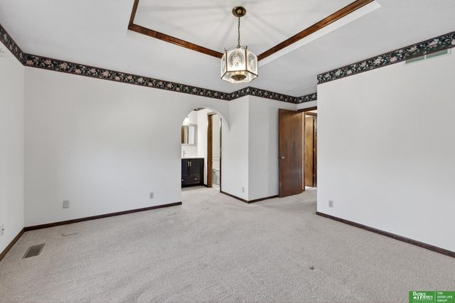 15818 Nottingham Drive, Omaha, NE 68118