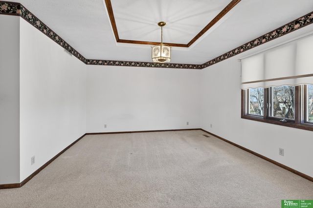 15818 Nottingham Drive, Omaha, NE 68118