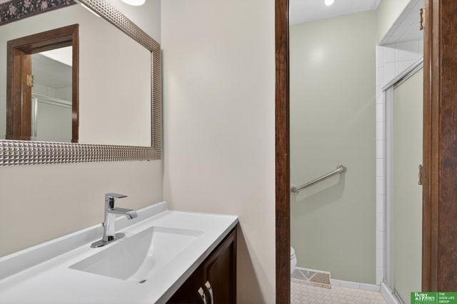 15818 Nottingham Drive, Omaha, NE 68118